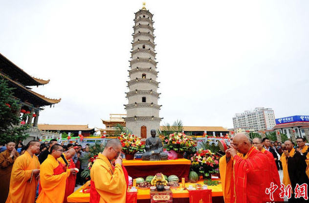 鸠摩罗什寺举行舌舍利塔修复开光仪式
